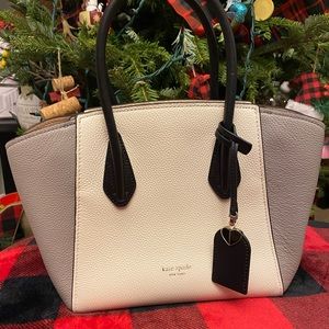 Brand new condition authentic Kate Spade purse.